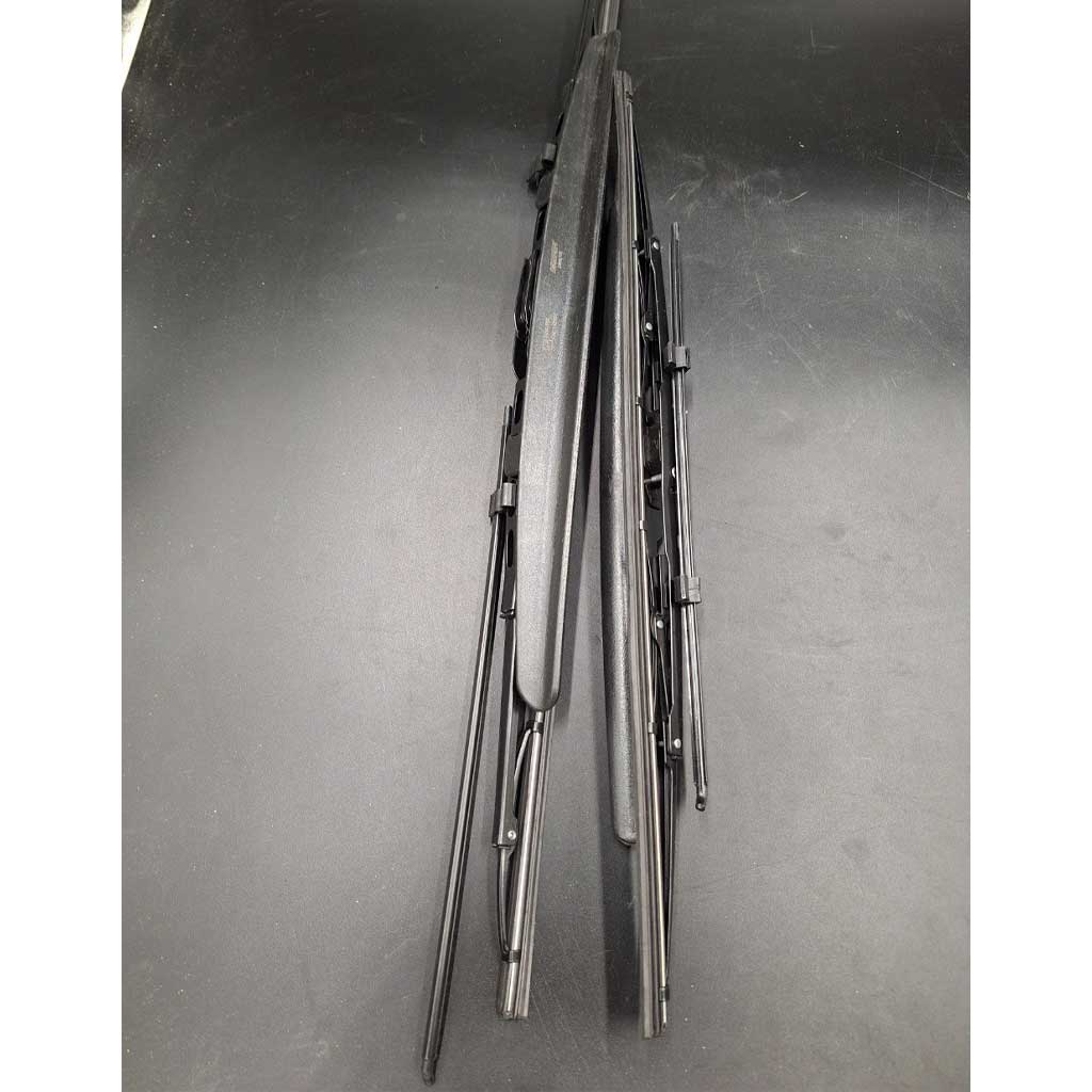 تیغه برف پاک کن ۱۸ و ۲۴ اینچ همراه با آب پاش خودرو سمند و دنا